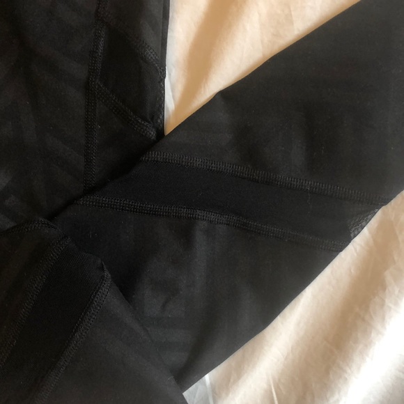 Old navy leggings black mesh panels size S - Picture 2 of 4